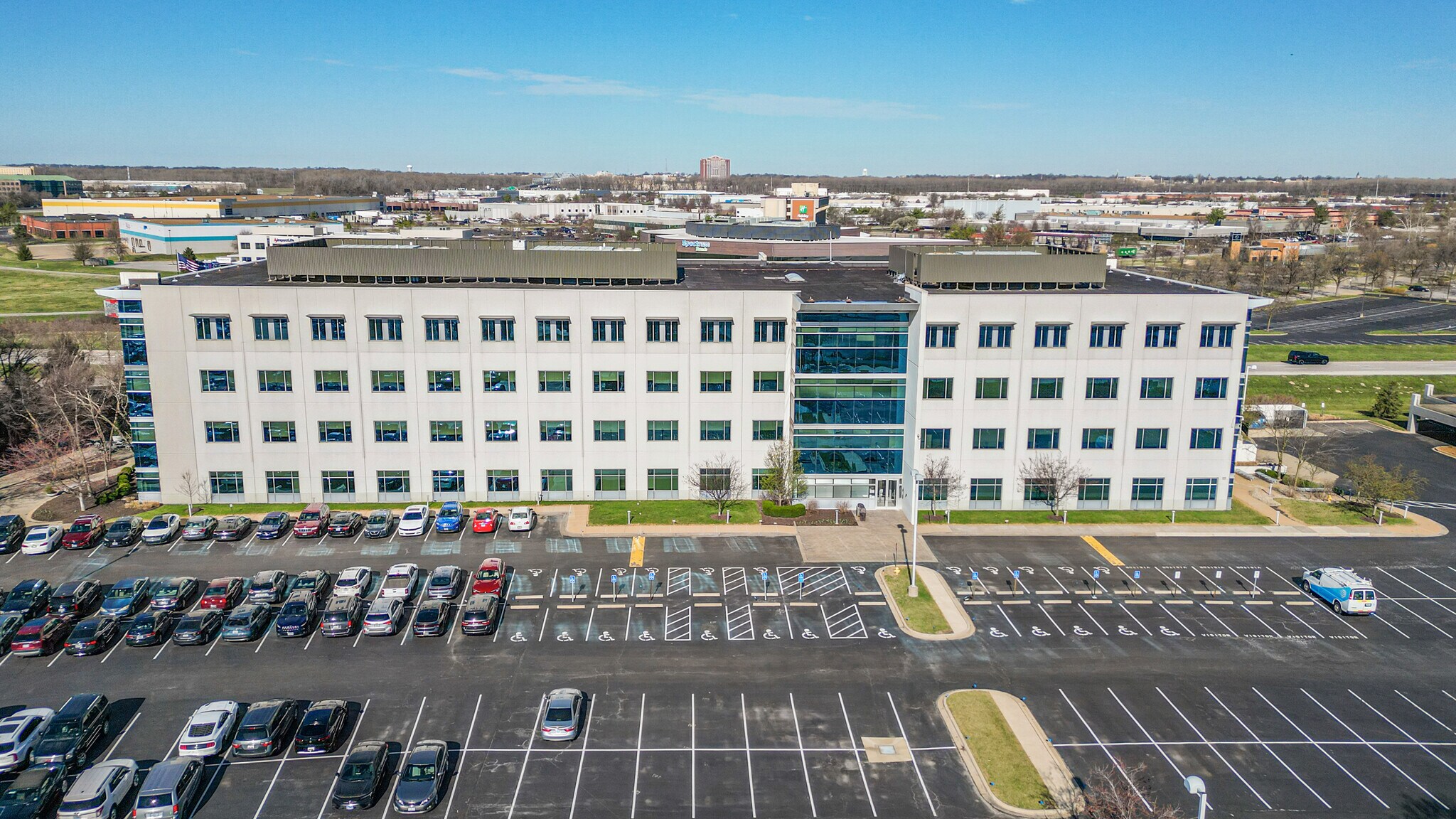 125 Corporate Office Dr, Earth City, MO for lease Building Photo- Image 1 of 14