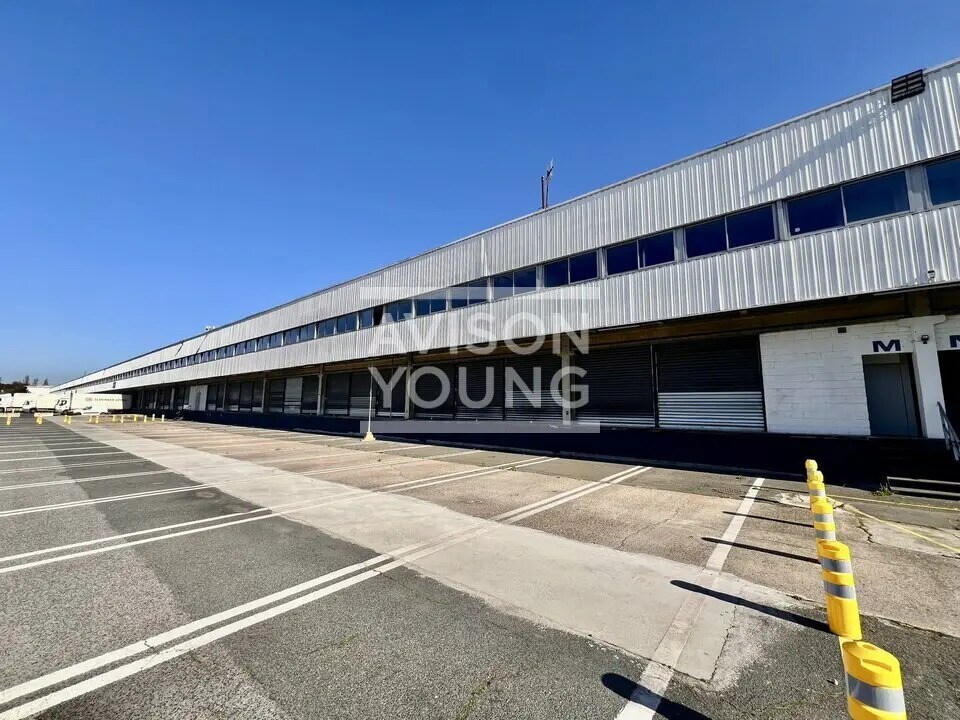 Flex in Aulnay-sous-Bois for lease Building Photo- Image 1 of 12