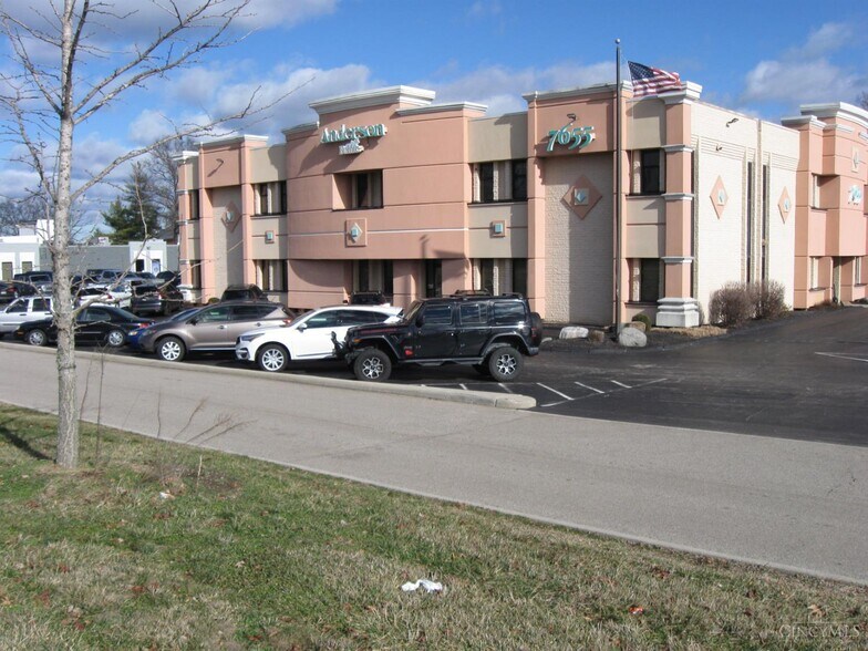 7655 Five Mile Rd, Cincinnati, OH à vendre - Photo du bâtiment - Image 2 de 19