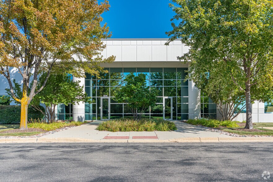 3540-3630 Amhurst Pky, Waukegan, IL à louer - Photo du bâtiment - Image 3 de 30
