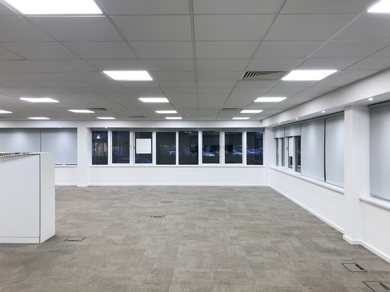 31-49 Caldecotte Lake Dr, Milton Keynes for lease - Building Photo - Image 3 of 24