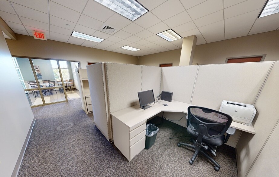 500 Maplelawn Dr, Plano, TX for sale - Matterport 3D Scan - Image 3 of 24