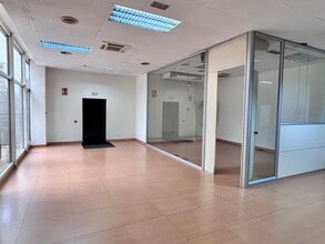 Calle de Juan Esplandiú, 15, Madrid, Madrid for lease Interior Photo- Image 2 of 20