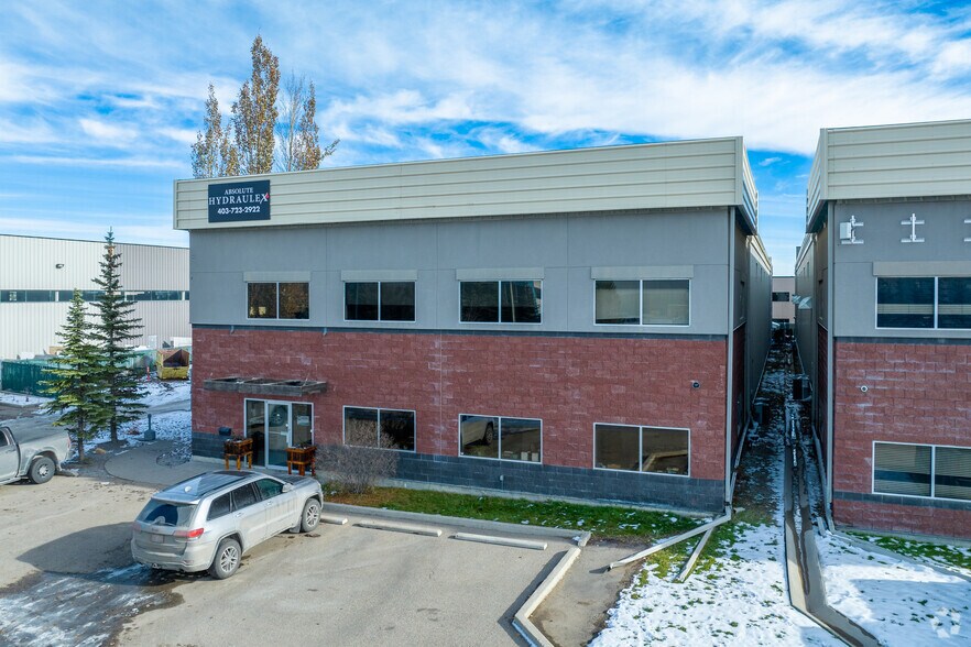 10528 46th St SE, Calgary, AB à vendre - Photo du bâtiment - Image 1 de 1