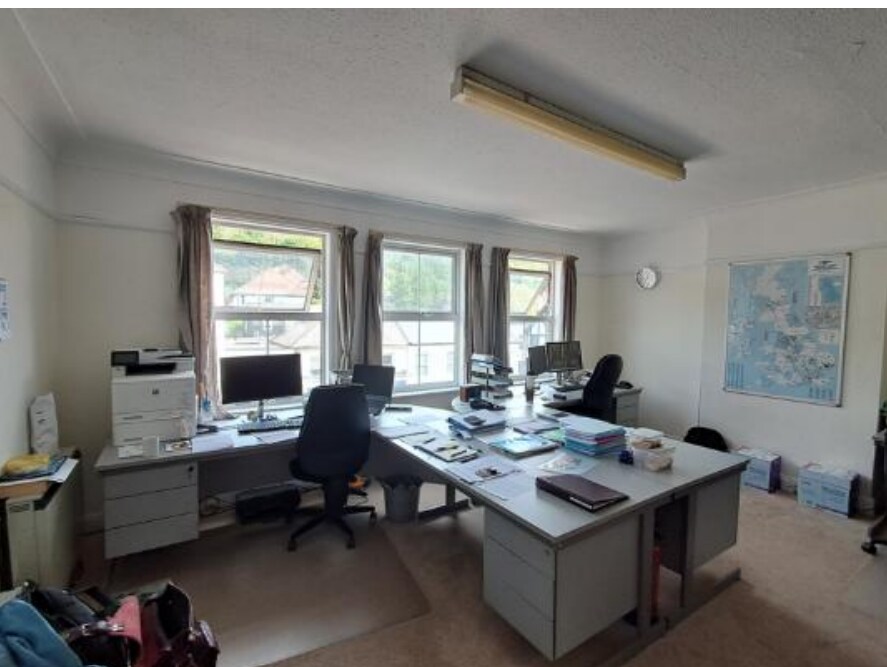 19 Croydon Rd, Caterham for lease Interior Photo- Image 1 of 4
