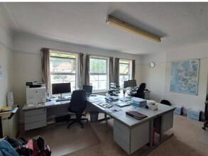 19 Croydon Rd, Caterham for lease Interior Photo- Image 1 of 4