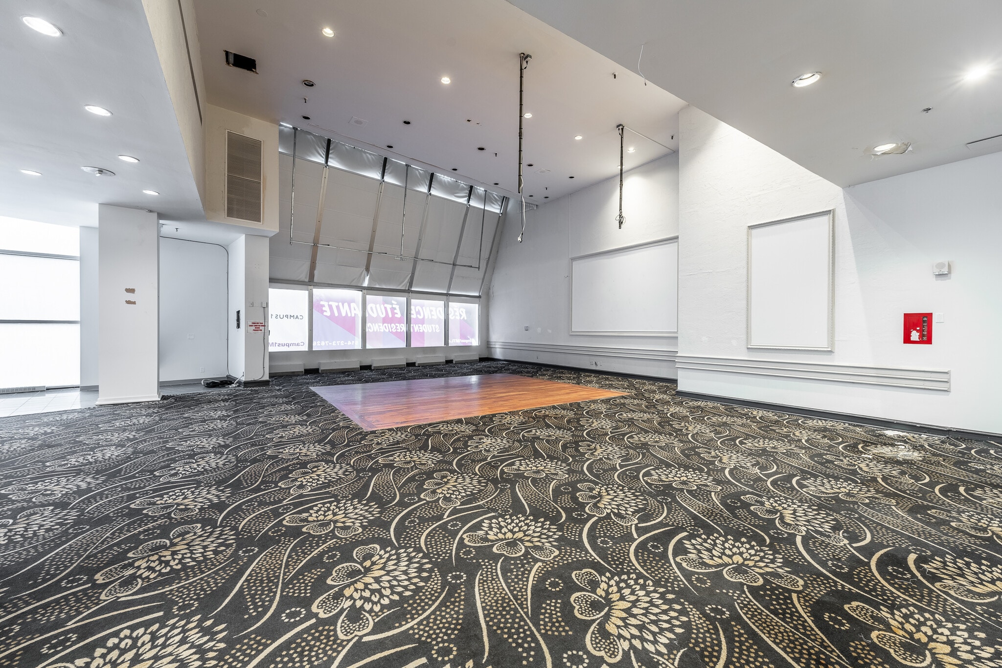 420 Rue Sherbrooke O, Montréal, QC for lease Interior Photo- Image 1 of 11