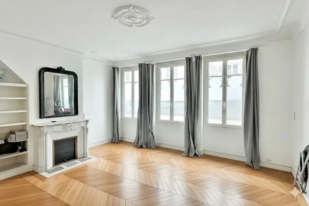 Office in Paris for lease Interior Photo- Image 1 of 6