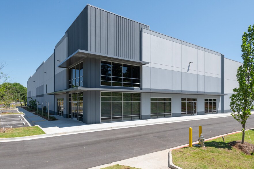 1851 Old Covington Hwy SE, Conyers, GA à louer - Photo du bâtiment - Image 2 de 6