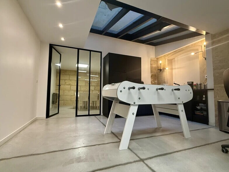 Office in Bordeaux for lease - Interior Photo - Image 2 of 6