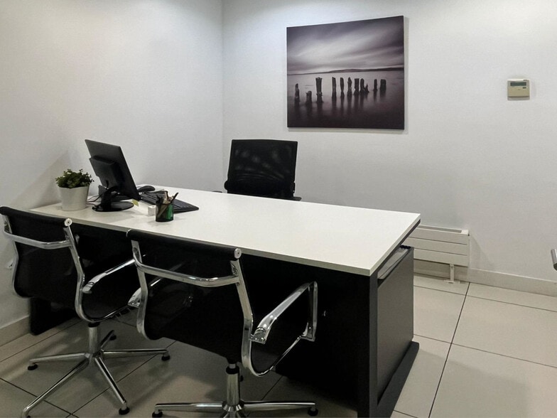 Office in Sabadell, Barcelona for lease - Building Photo - Image 3 of 4