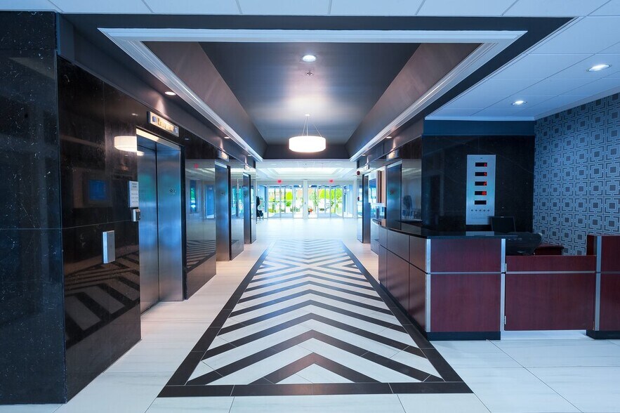 1941 Bishop Ln, Louisville, KY à louer - Photo du bâtiment - Image 3 de 15