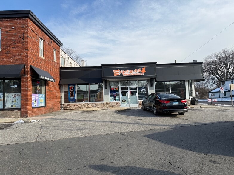 112-116 Main St, East Hartford, CT for lease - Building Photo - Image 3 of 6