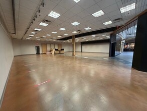 4600 S Medford Dr, Lufkin, TX à vendre Photo intérieure- Image 1 de 3
