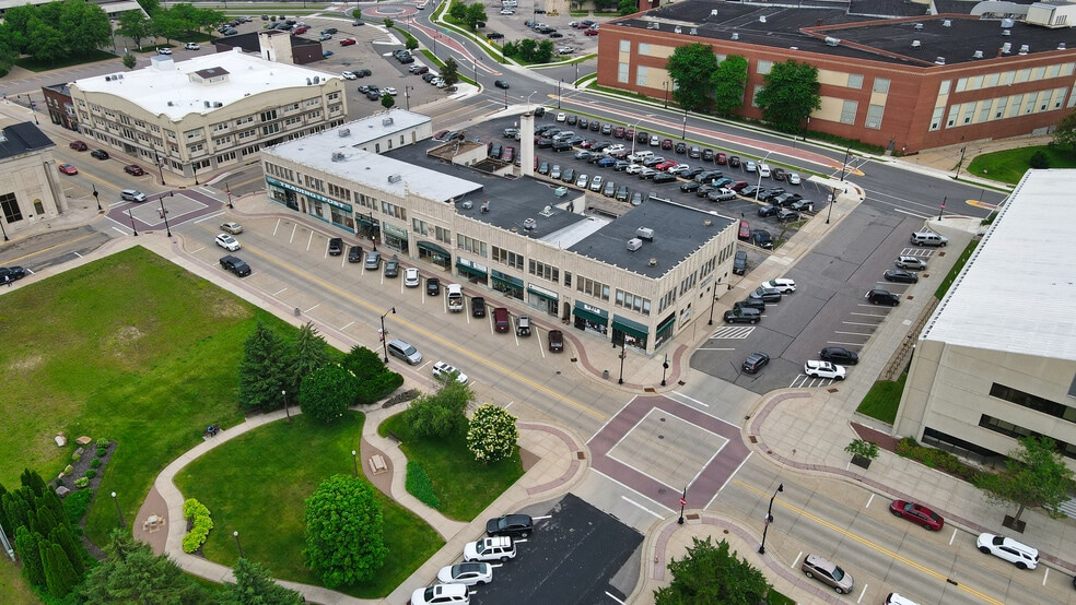 230 W Grand Ave, Wisconsin Rapids, WI for sale - Building Photo - Image 2 of 15