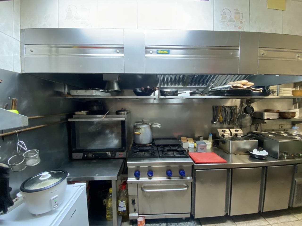 Retail in Barcelona, Barcelona for lease Interior Photo- Image 1 of 1