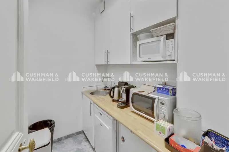 22 Avenue De La Grande Armée, Paris for lease Interior Photo- Image 1 of 9