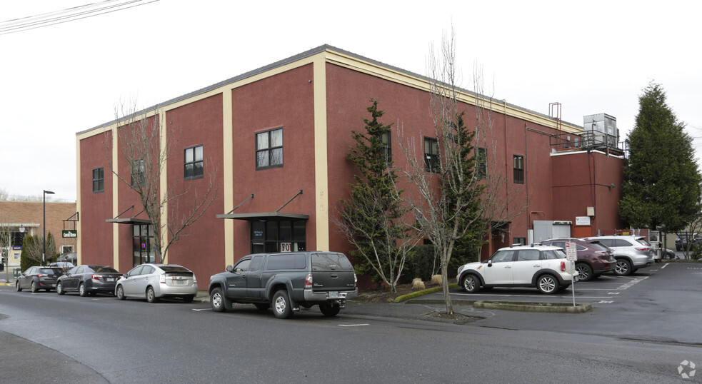 900 Main St, Oregon City, OR for lease - Building Photo - Image 2 of 5