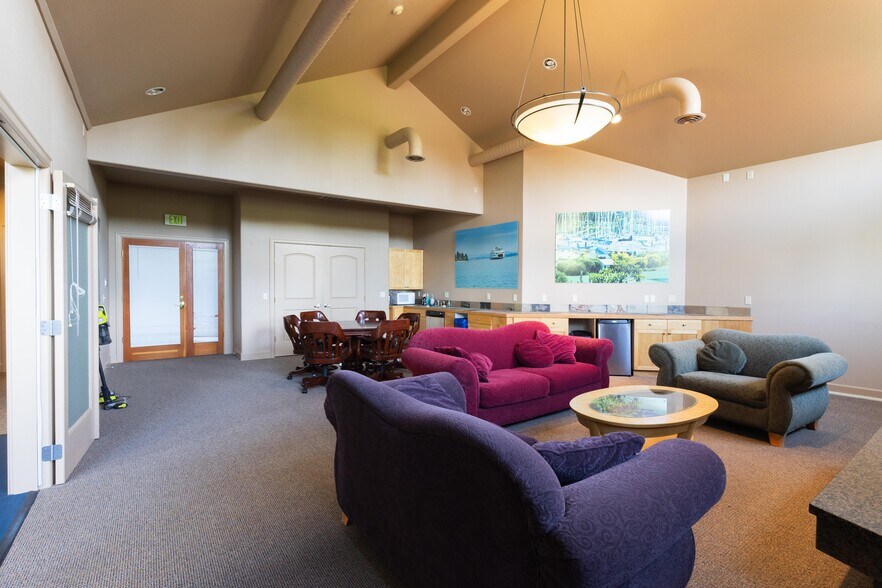 360 Knechtel Way NE, Bainbridge Island, WA à vendre - Photo du bâtiment - Image 3 de 25