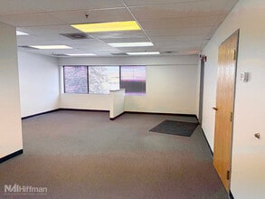 400-444 E State Pky, Schaumburg, IL for lease Interior Photo- Image 1 of 7