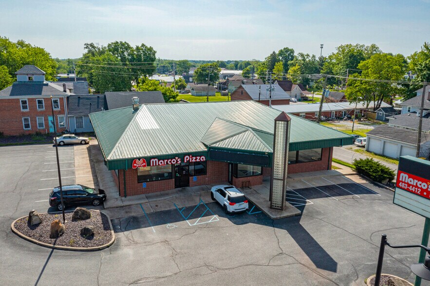 111 S Indiana St, Mooresville, IN à louer - Photo du bâtiment - Image 2 de 11