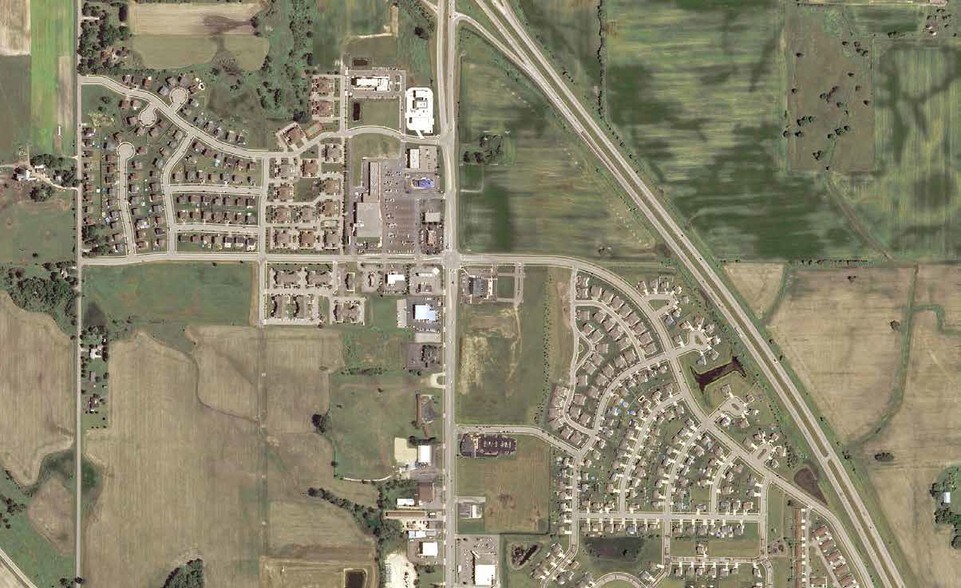 830 N Wisconsin St, Elkhorn, WI à vendre - Photo du bâtiment - Image 2 de 6