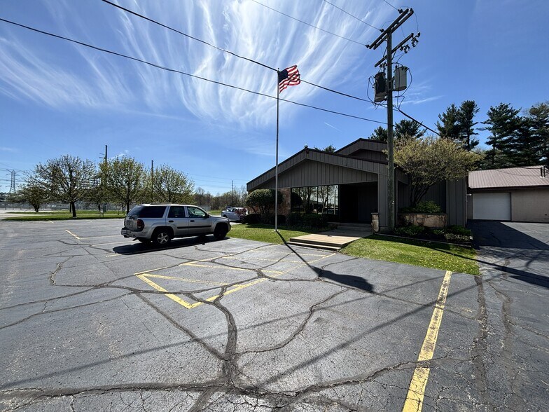 1500 W Hively Ave, Elkhart, IN à louer - Photo du bâtiment - Image 2 de 9