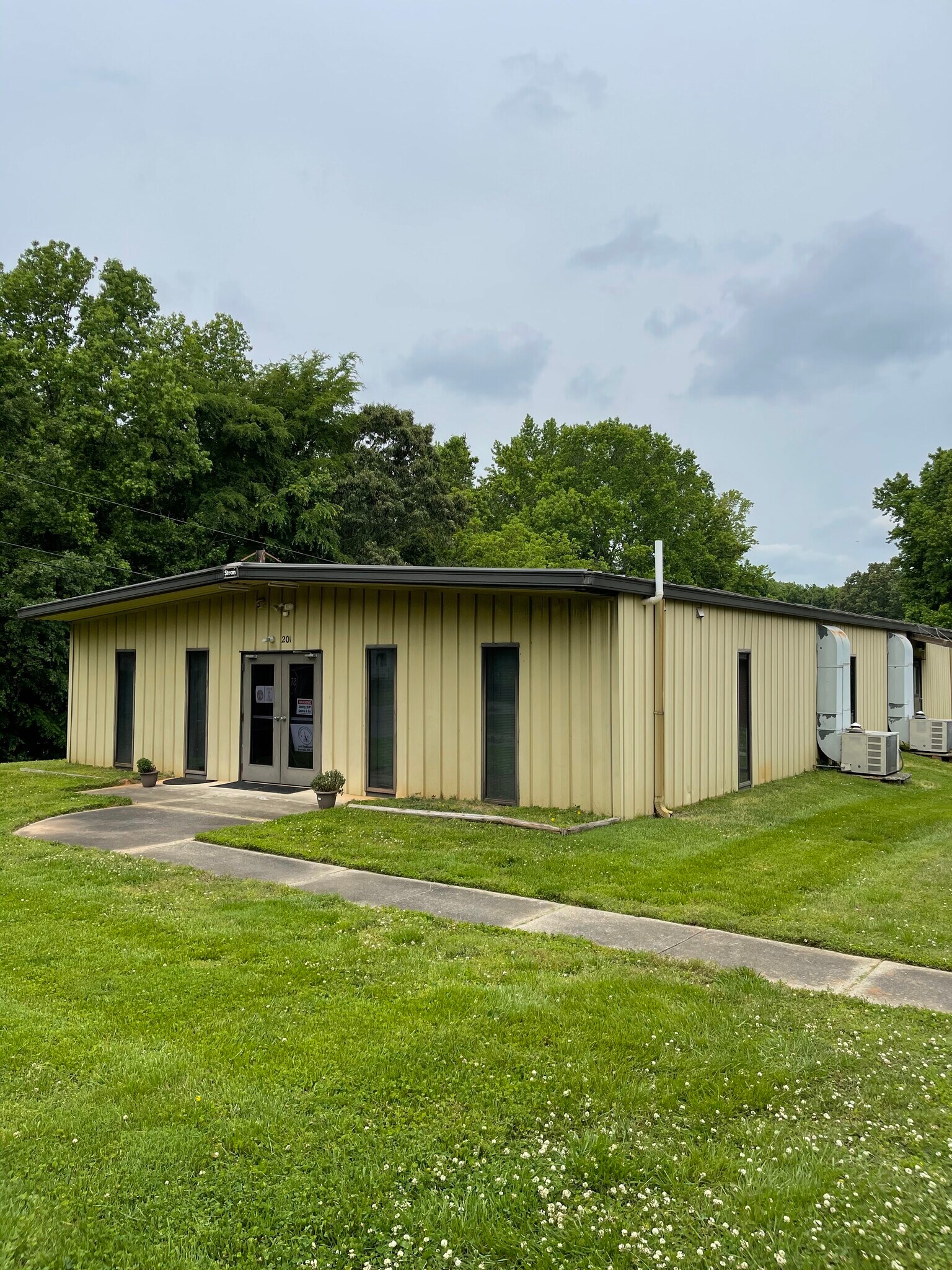 200 Oakland St, Lowell, NC à vendre Photo principale- Image 1 de 1