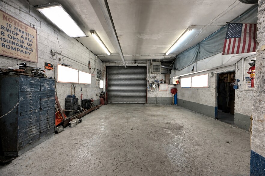 27 Sands St, Staten Island, NY à vendre - Photo du bâtiment - Image 3 de 5