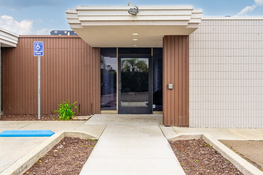 225 W Madison Ave, El Cajon, CA for lease - Building Photo - Image 3 of 24