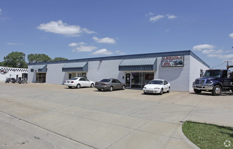 7723-7729 Maplewood Ave, North Richland Hills, TX à louer - Photo du bâtiment - Image 2 de 4