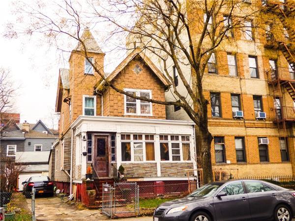 385 Stratford Rd, Brooklyn, NY for sale - Primary Photo - Image 1 of 2