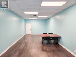 8766 Mckim Way, Richmond, BC à louer Photo intérieure- Image 2 de 3