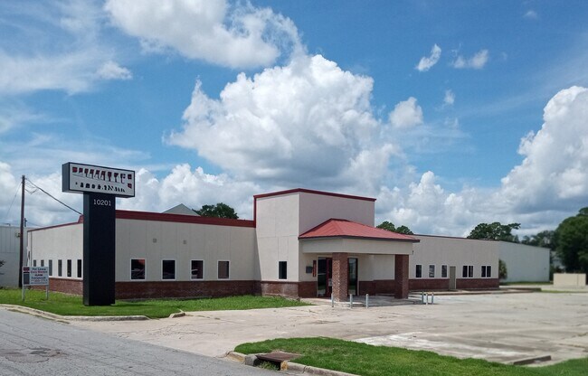 Plus de détails pour 10201 Abercorn St, Savannah, GA - Commerce de détail à louer