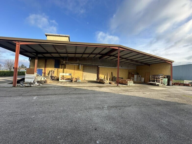 Local d'activités dans Lentilly à vendre - Photo du bâtiment - Image 3 de 7