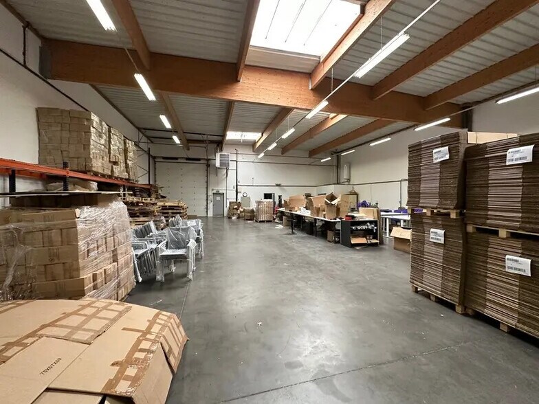 Industrial in Décines-Charpieu for lease - Interior Photo - Image 3 of 7