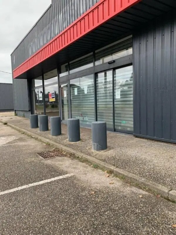 Retail in Avignon for lease Building Photo- Image 1 of 8