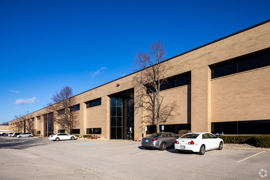 385 Fenton Ln, West Chicago, IL for lease - Building Photo - Image 1 of 10