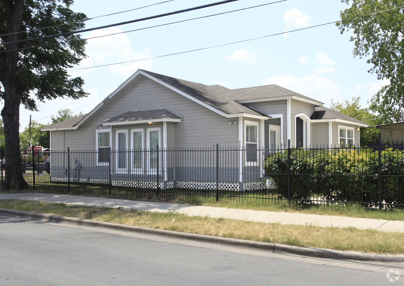 910 E Cesar Chavez St, Austin, TX for lease - Building Photo - Image 3 of 22