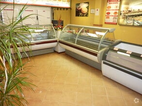 Retail in Madrid, Madrid for lease Interior Photo- Image 2 of 5