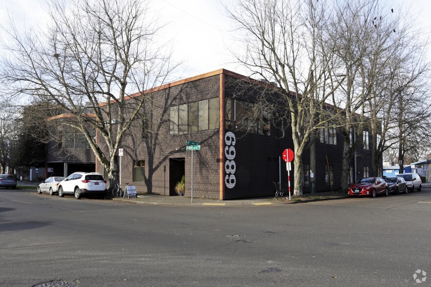 6869 Woodlawn Ave NE, Seattle, WA for lease - Primary Photo - Image 1 of 5