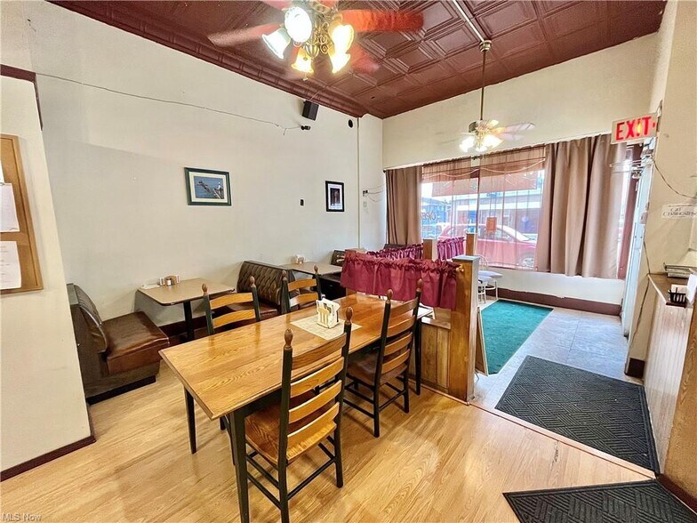 223 Broad St, Conneaut, OH à vendre - Photo du bâtiment - Image 2 de 13