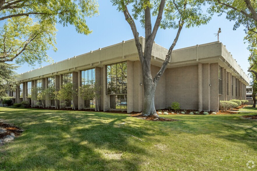 2000 Evergreen St, Sacramento, CA à louer - Photo du bâtiment - Image 2 de 19