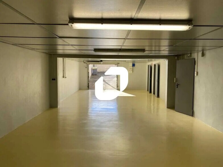 Flex in Pierrelaye for lease - Building Photo - Image 3 of 6