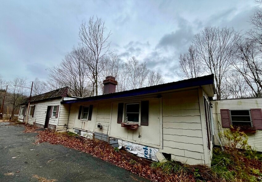 830 County Route 49, Argyle, NY à vendre - Photo du bâtiment - Image 2 de 10