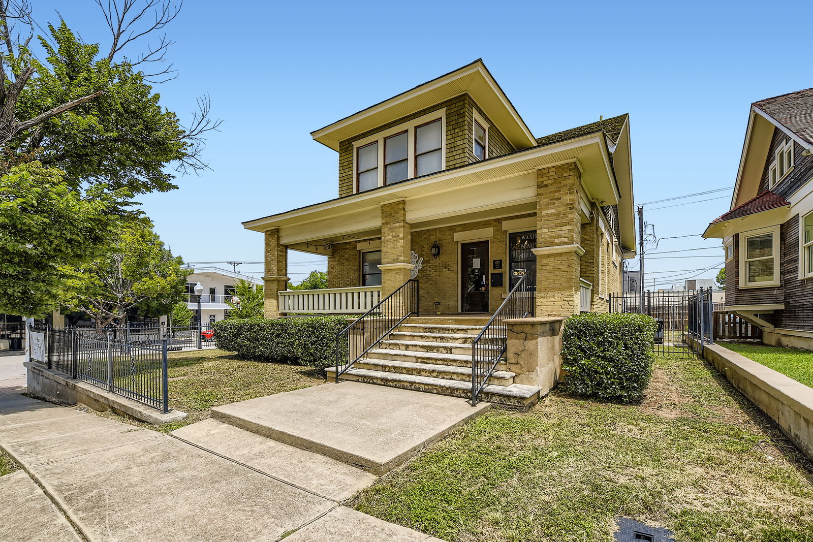 1301 Hurley Ave, Fort Worth, TX à vendre Photo du bâtiment- Image 1 de 1