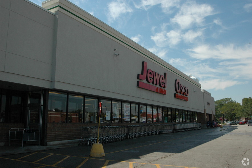 29-37 E Charles St, Villa Park, IL for lease - Building Photo - Image 1 of 7