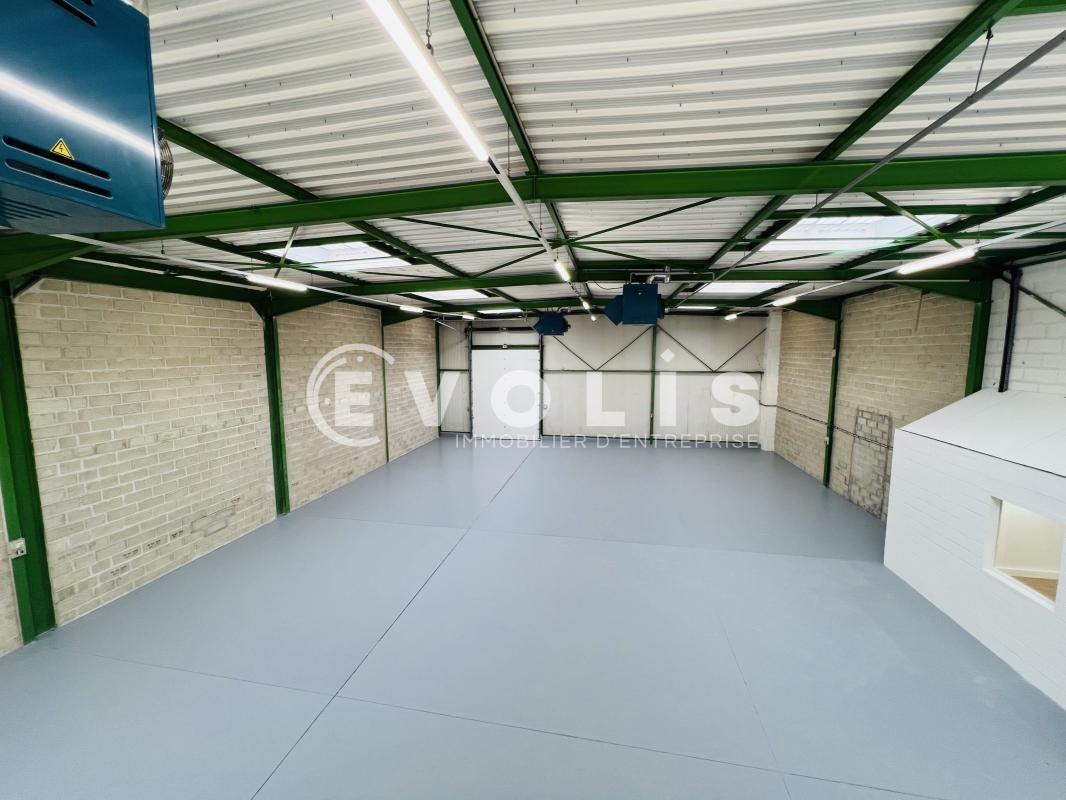 Flex in Saint-Thibault-des-Vignes for lease Interior Photo- Image 1 of 9