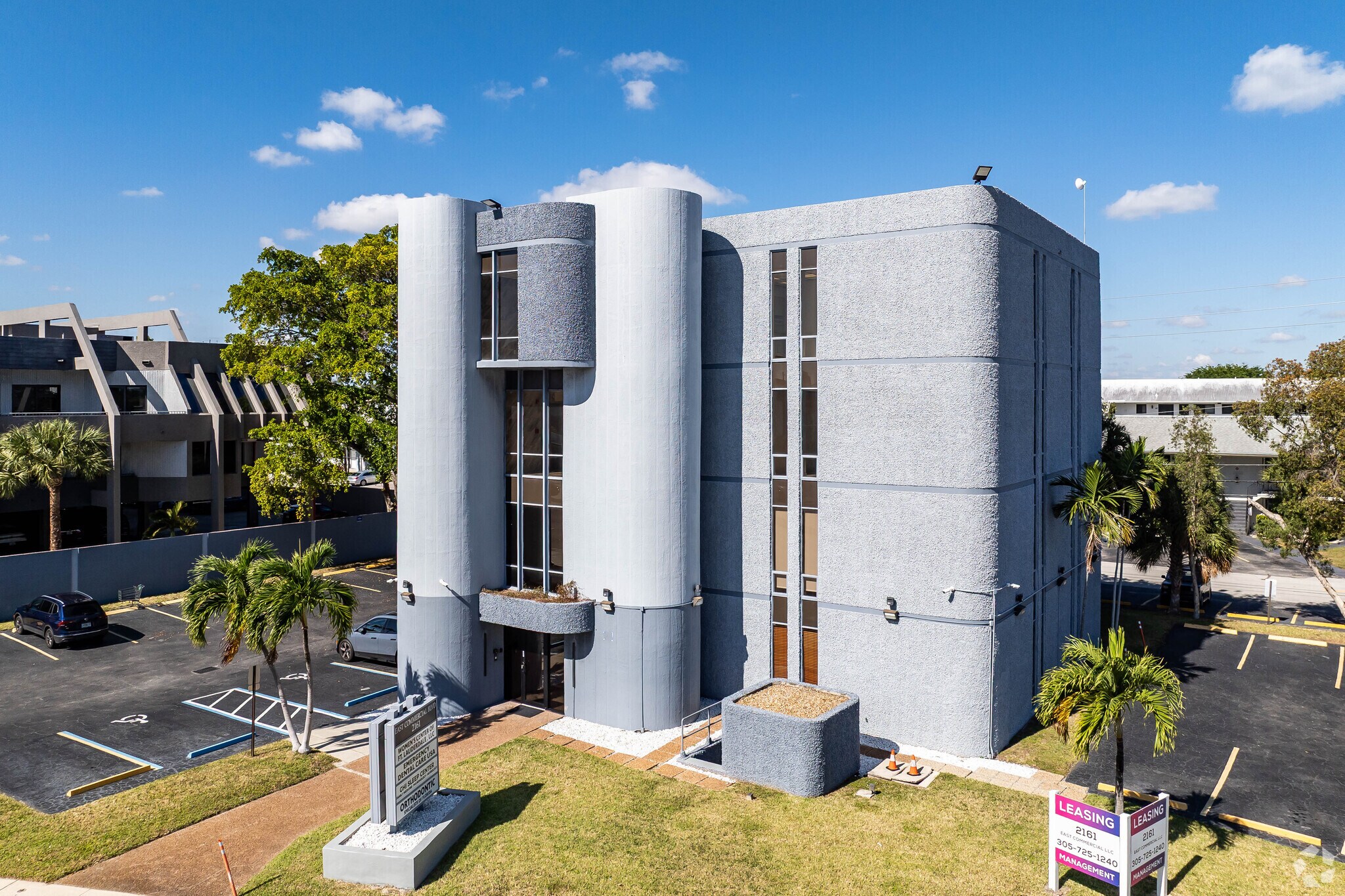 2161 E Commercial Blvd, Fort Lauderdale, FL à louer Photo du bâtiment- Image 1 de 13