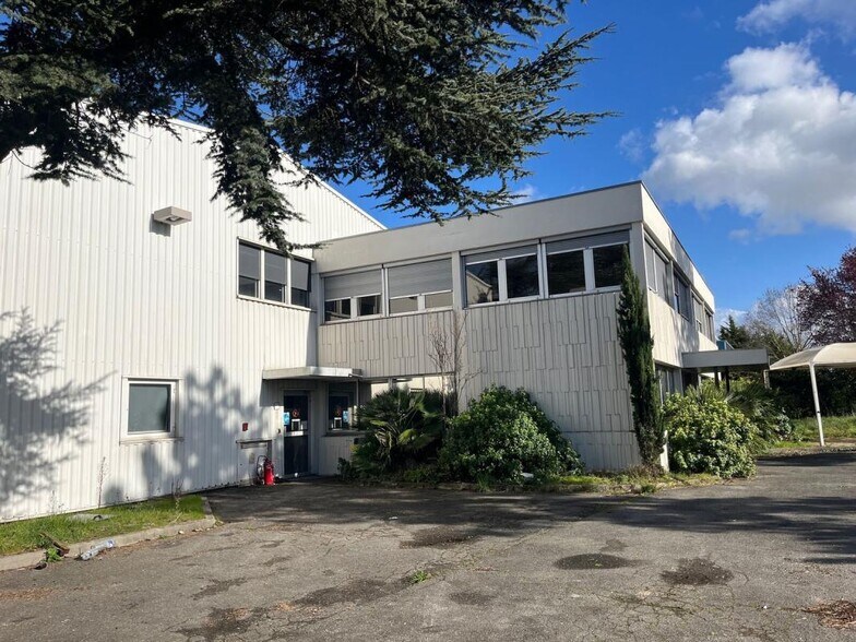 7-11 Rue De L'Equerre, SAINT-OUEN-L'AUMONE for lease - Building Photo - Image 2 of 11